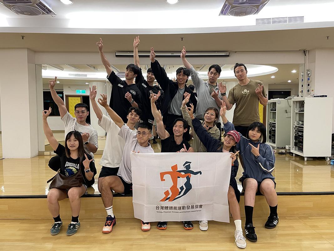 size_750x400 / min_size_375x200